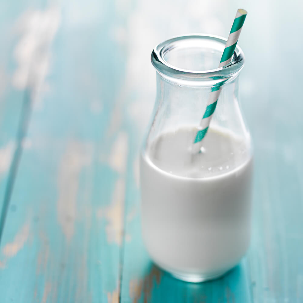 milk-in-retro-glass-with-stripped-staw-and-copy-sp-2025-04-02-21-28-09-utc